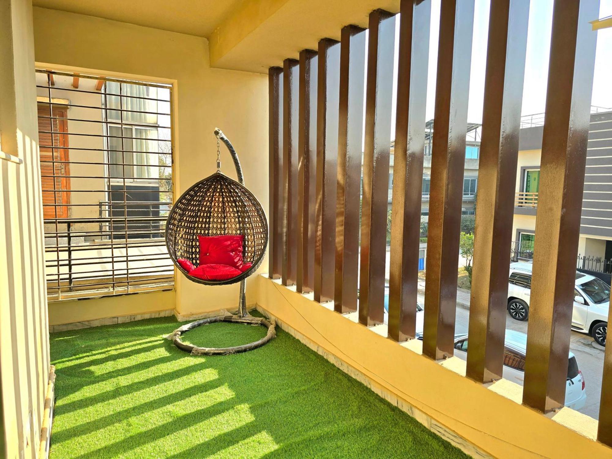 The Millenial Apartments & Suites Bahria Town Rawalpindi Oda fotoğraf