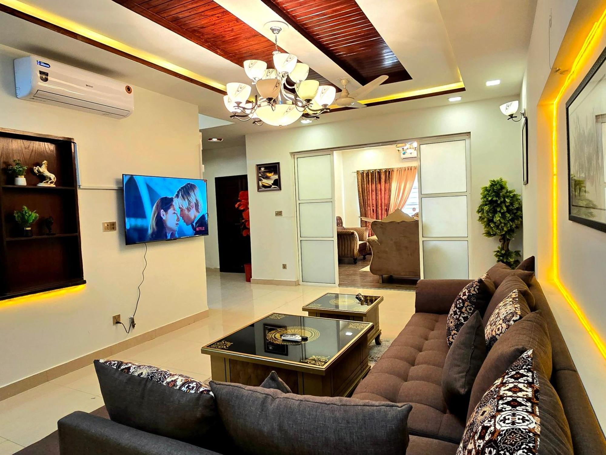 The Millenial Apartments & Suites Bahria Town Rawalpindi Oda fotoğraf