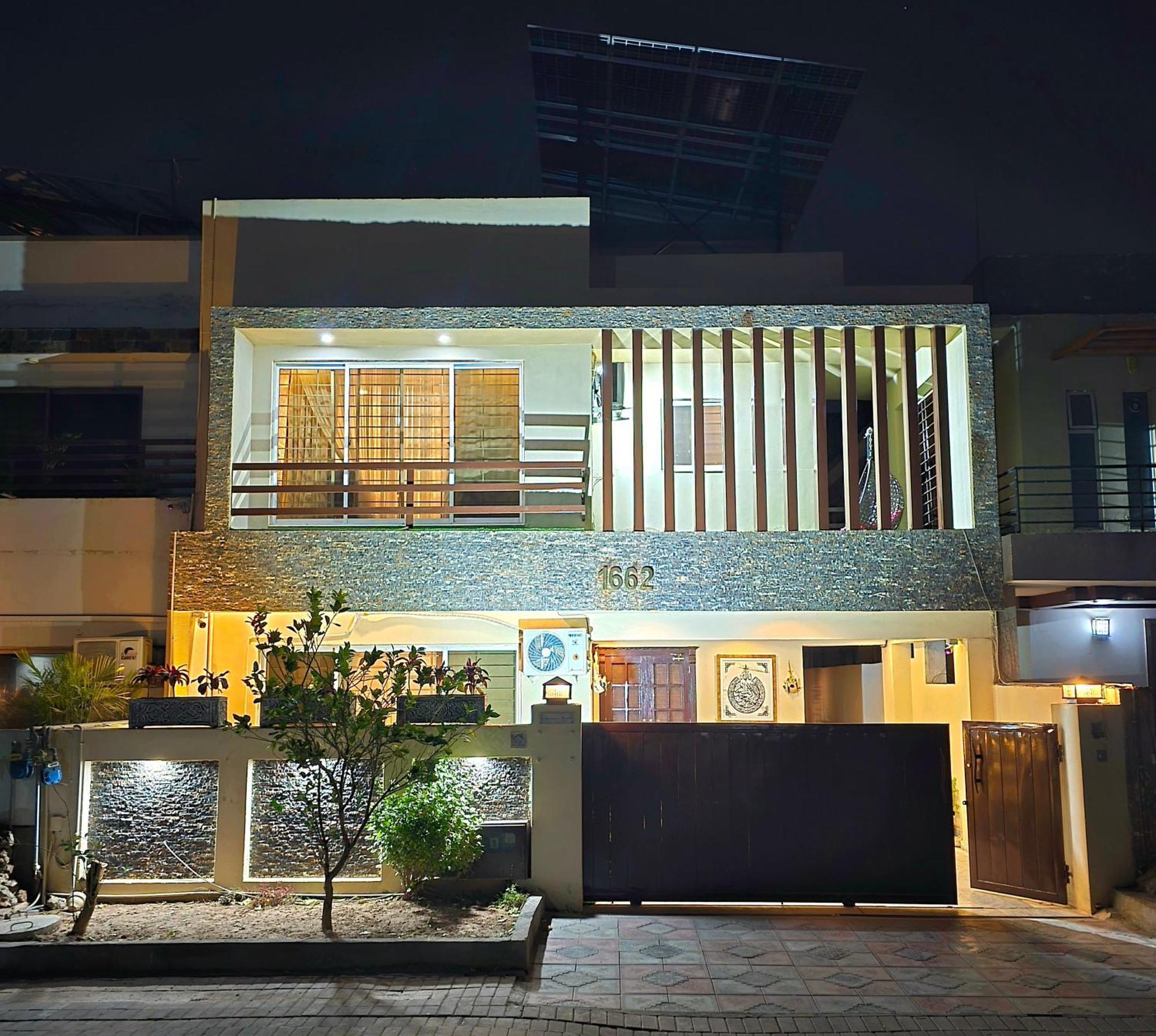 The Millenial Apartments & Suites Bahria Town Rawalpindi Oda fotoğraf